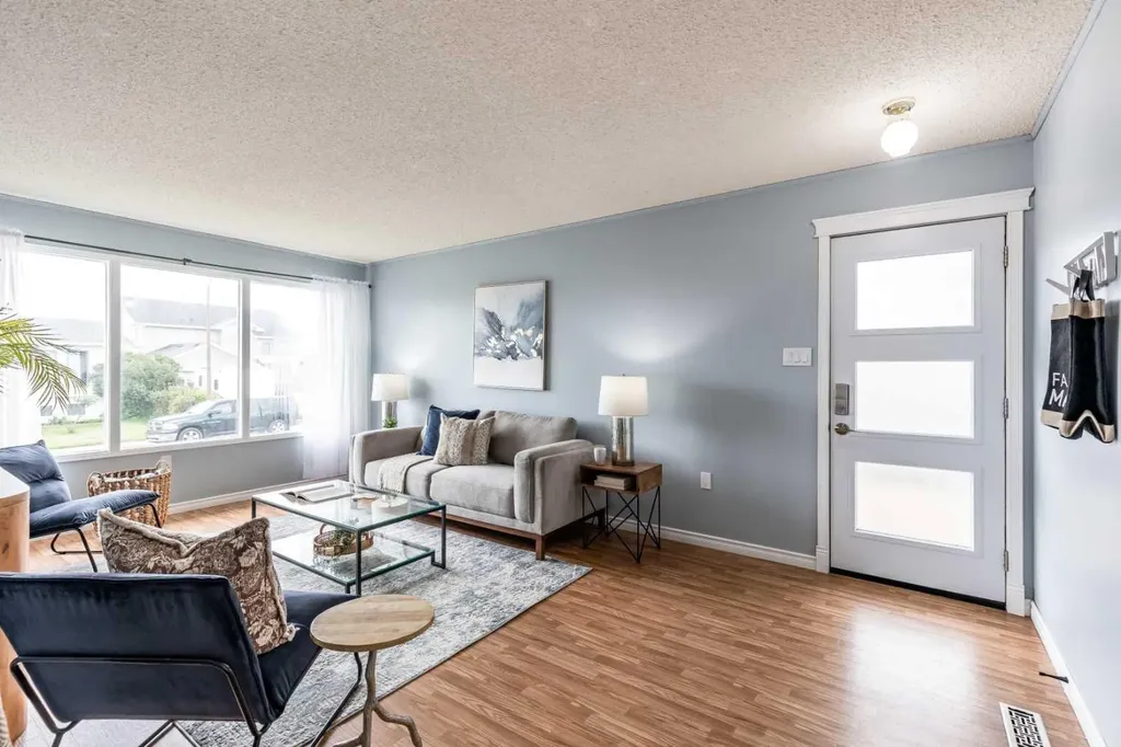 910 7 Street SE Redcliff AB T0J 2P0