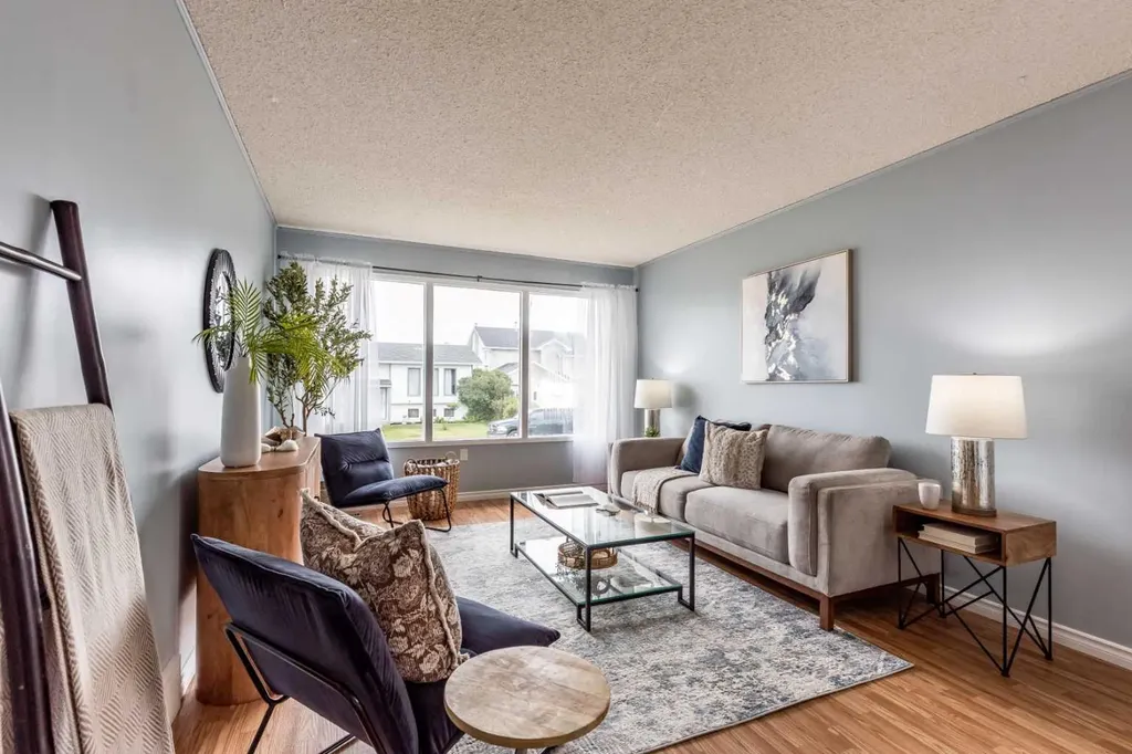 910 7 Street SE Redcliff AB T0J 2P0
