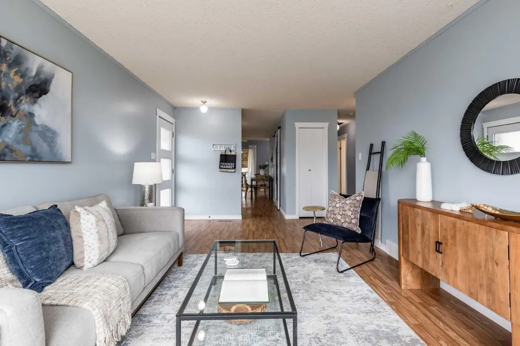 910 7 Street SE Redcliff AB T0J 2P0