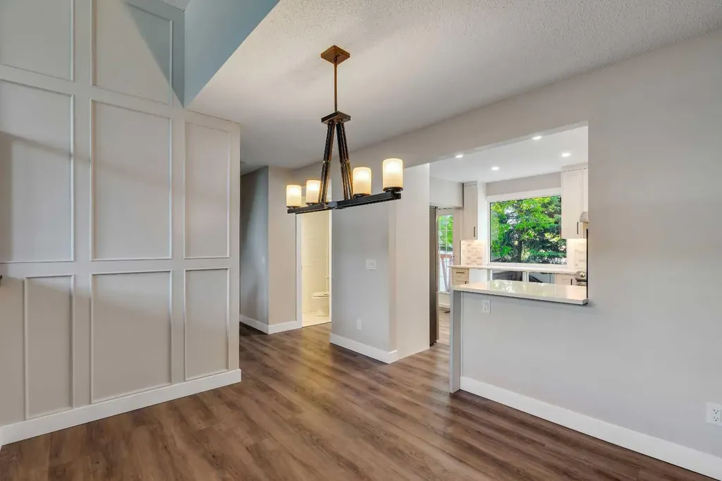 370 Brae Glen Crescent SW Calgary AB T2W 1B6