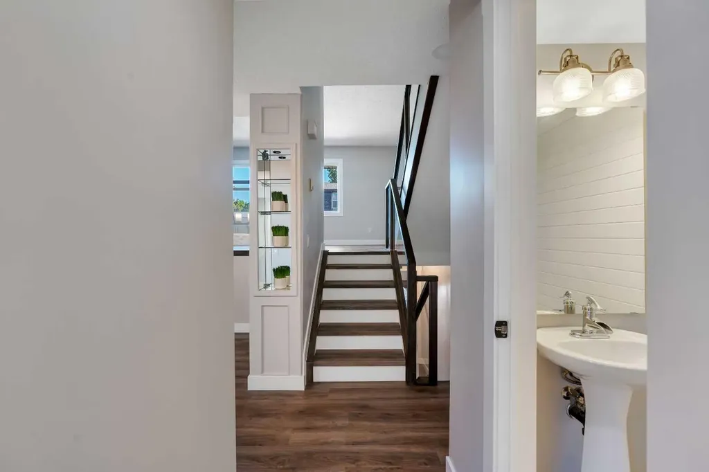 370 Brae Glen Crescent SW Calgary AB T2W 1B6