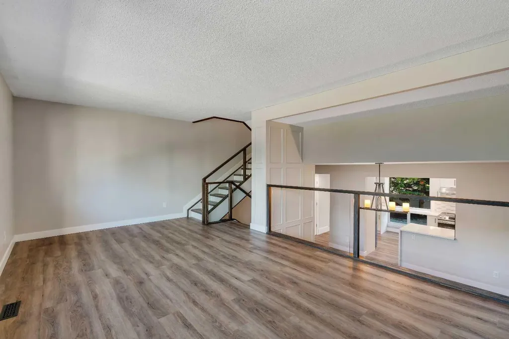370 Brae Glen Crescent SW Calgary AB T2W 1B6