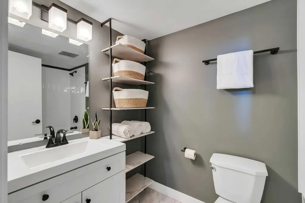 370 Brae Glen Crescent SW Calgary AB T2W 1B6