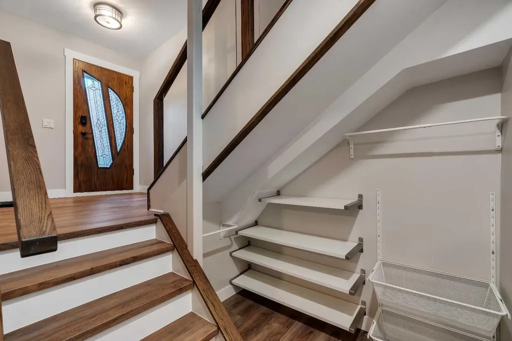 370 Brae Glen Crescent SW Calgary AB T2W 1B6