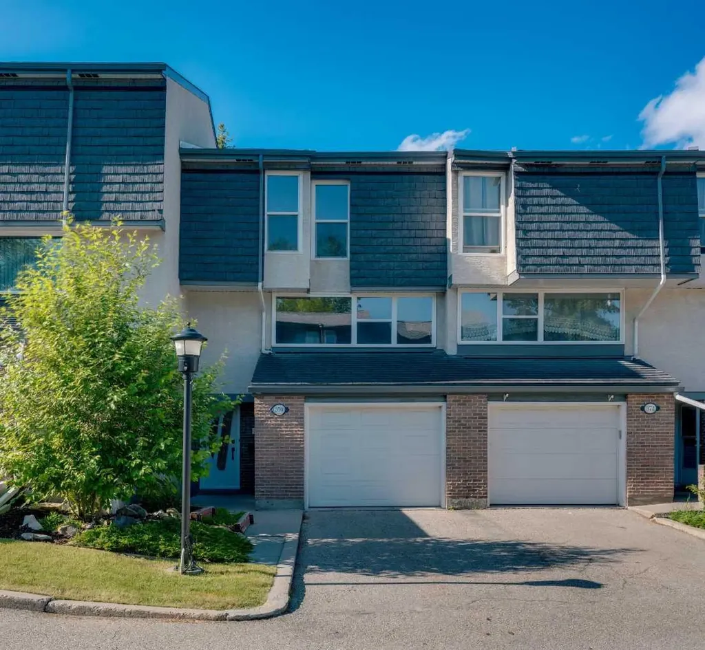 370 Brae Glen Crescent SW Calgary AB T2W 1B6