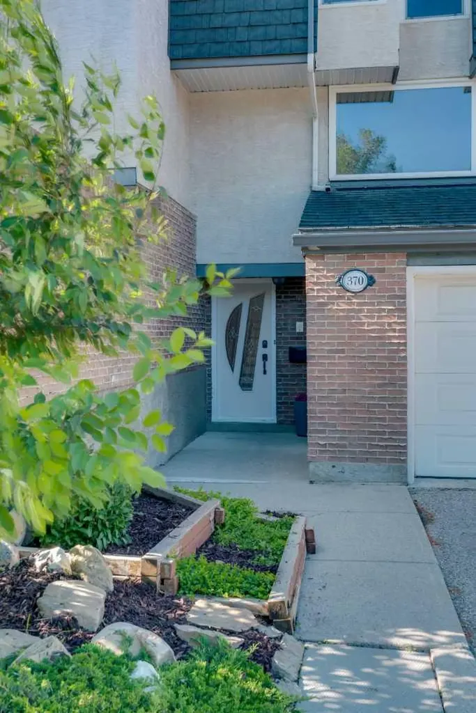 370 Brae Glen Crescent SW Calgary AB T2W 1B6