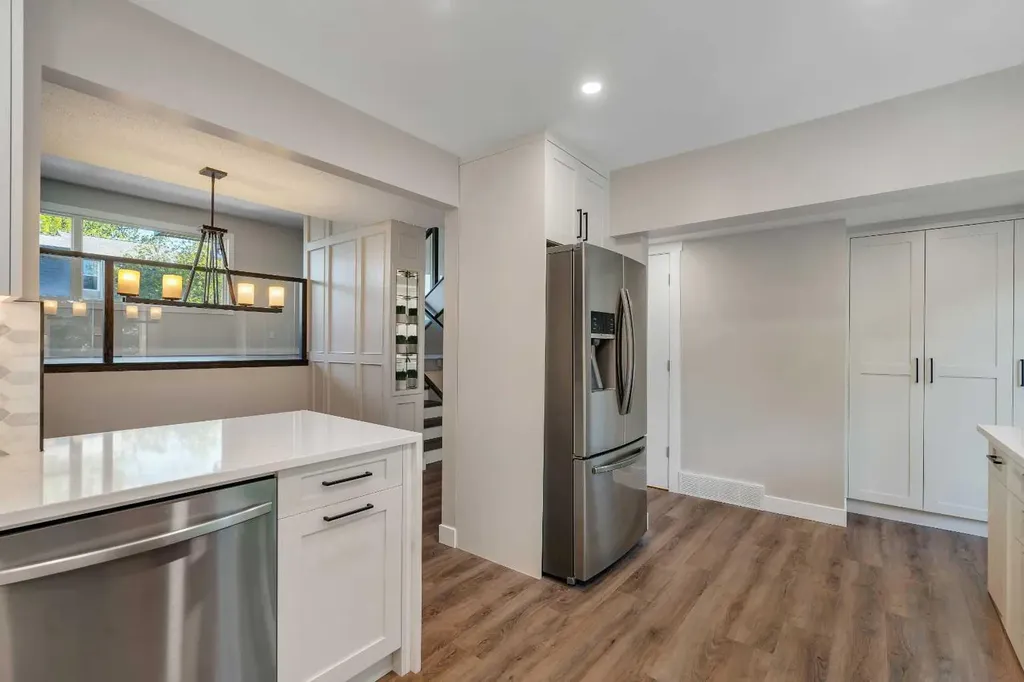 370 Brae Glen Crescent SW Calgary AB T2W 1B6
