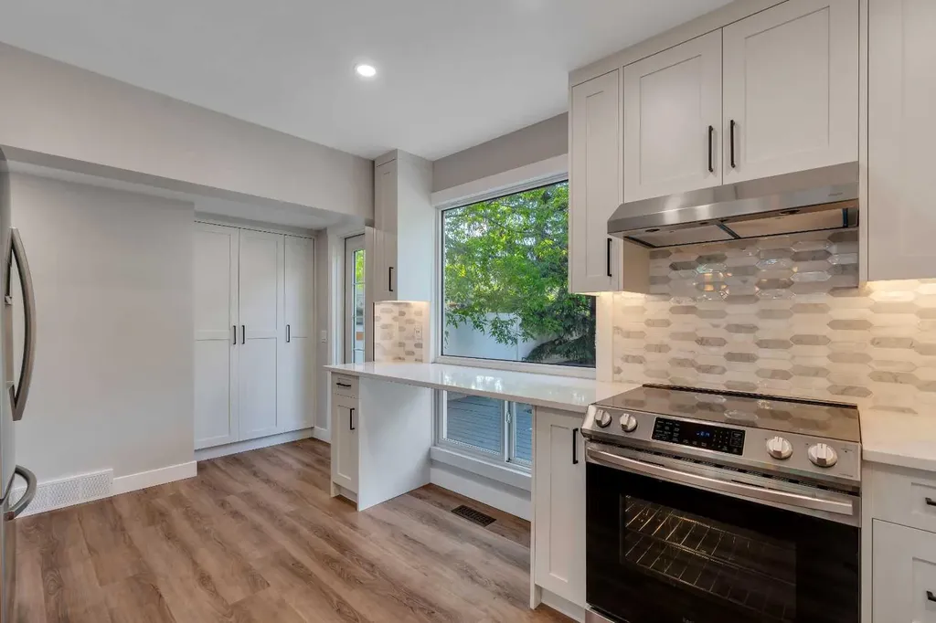 370 Brae Glen Crescent SW Calgary AB T2W 1B6