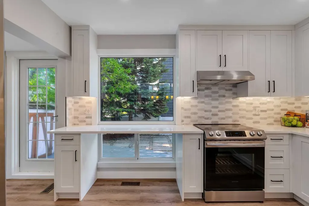 370 Brae Glen Crescent SW Calgary AB T2W 1B6
