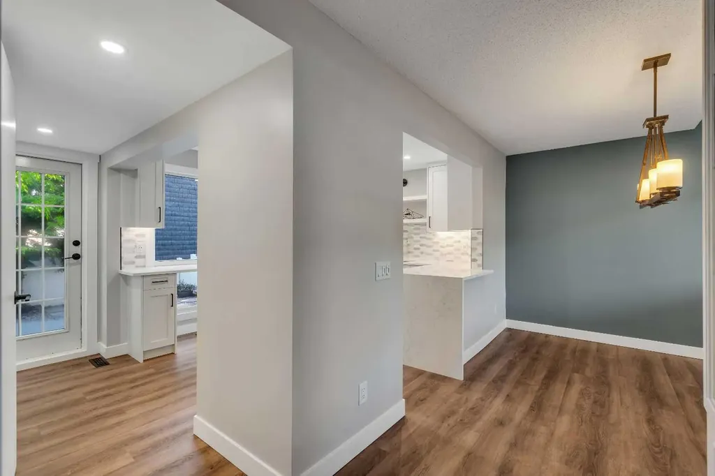 370 Brae Glen Crescent SW Calgary AB T2W 1B6