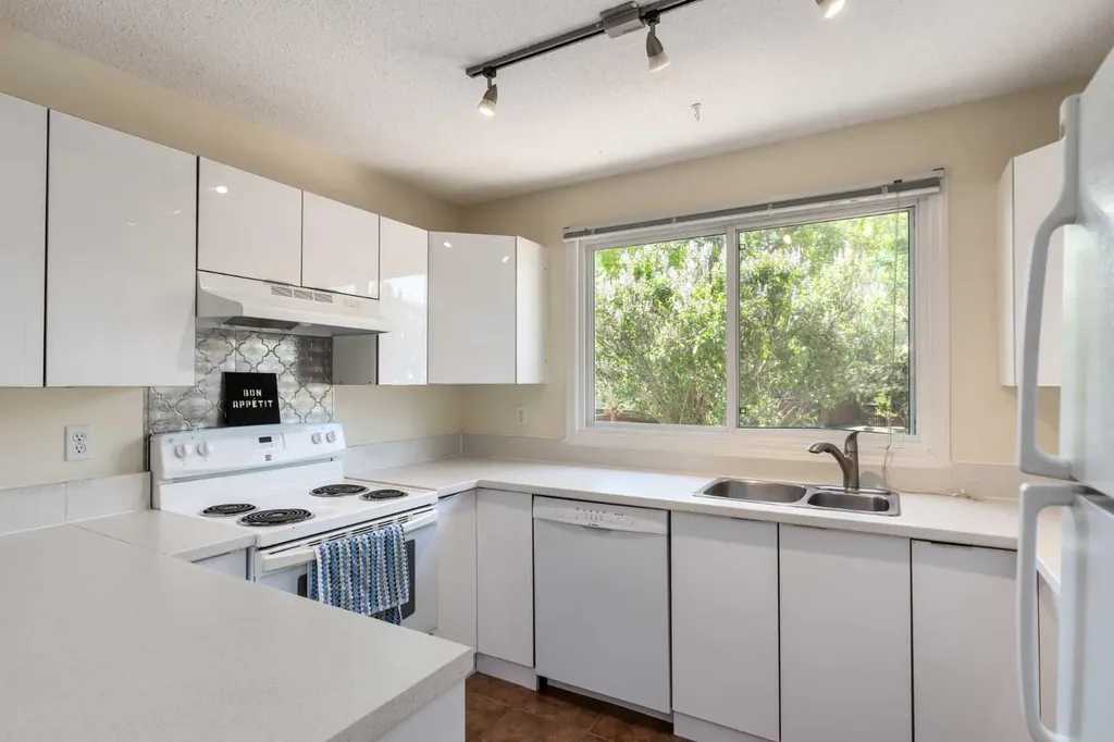 5625 Silverdale Drive NW Calgary AB T3B 4N5