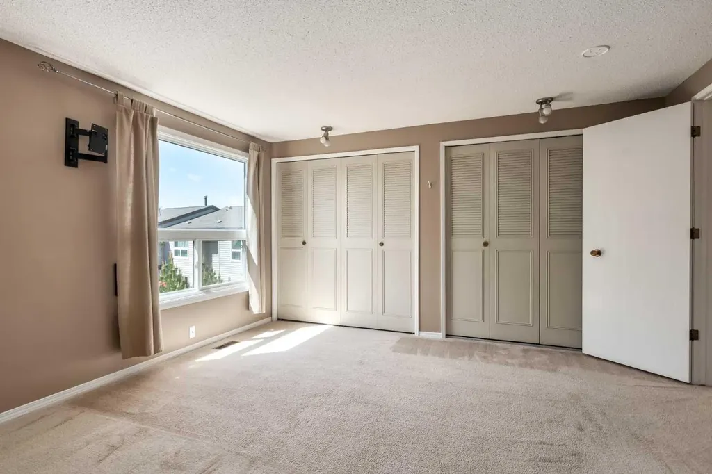 5625 Silverdale Drive NW Calgary AB T3B 4N5