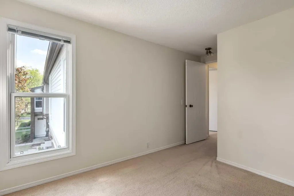 5625 Silverdale Drive NW Calgary AB T3B 4N5