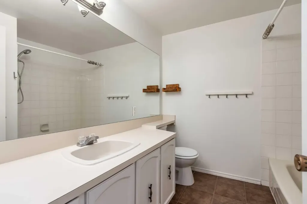 5625 Silverdale Drive NW Calgary AB T3B 4N5