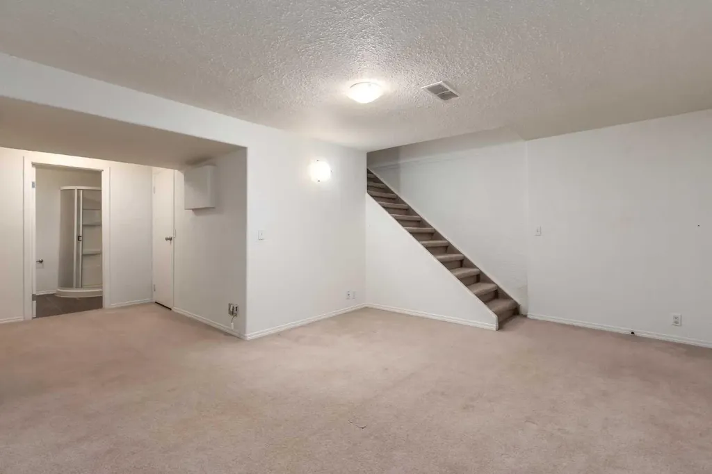 5625 Silverdale Drive NW Calgary AB T3B 4N5
