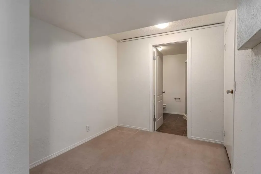 5625 Silverdale Drive NW Calgary AB T3B 4N5