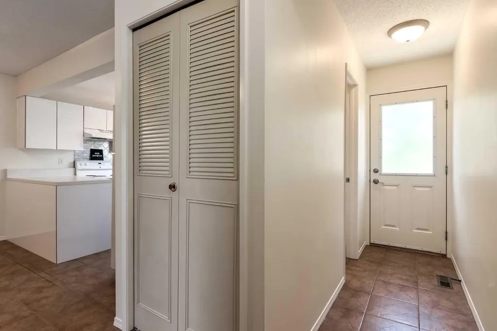 5625 Silverdale Drive NW Calgary AB T3B 4N5