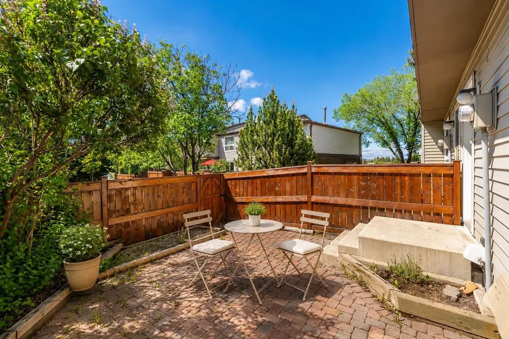 5625 Silverdale Drive NW Calgary AB T3B 4N5
