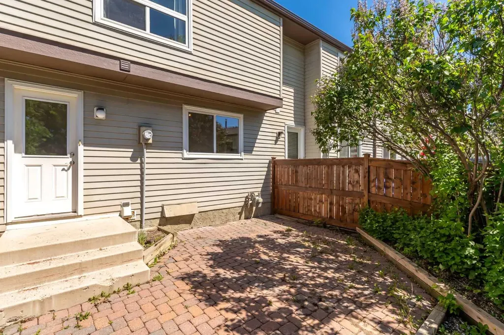 5625 Silverdale Drive NW Calgary AB T3B 4N5