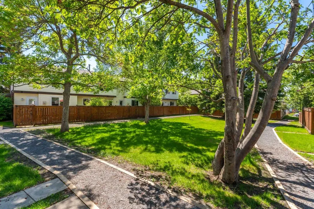 5625 Silverdale Drive NW Calgary AB T3B 4N5