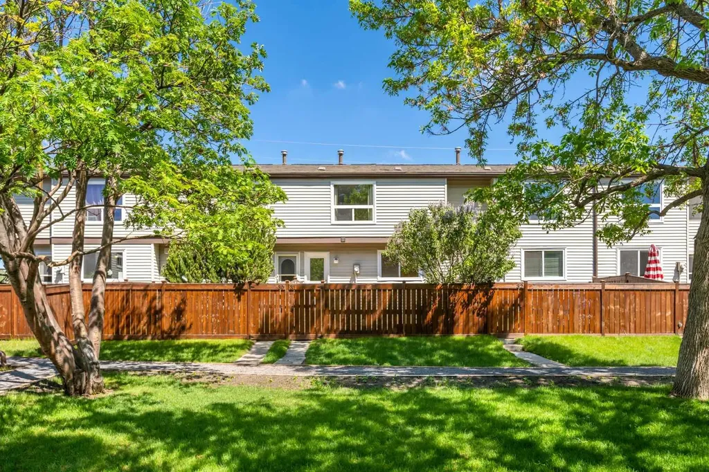 5625 Silverdale Drive NW Calgary AB T3B 4N5