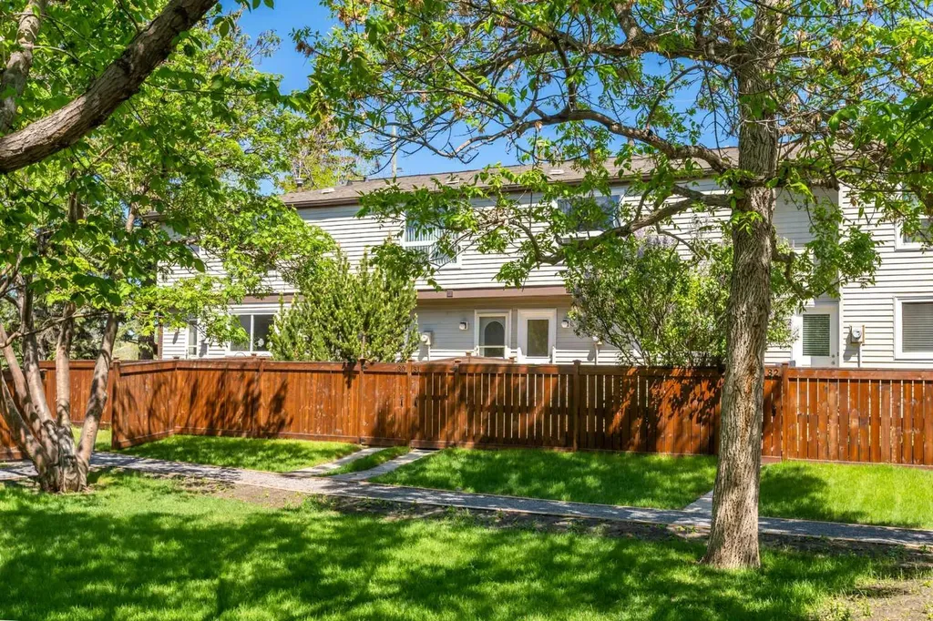 5625 Silverdale Drive NW Calgary AB T3B 4N5