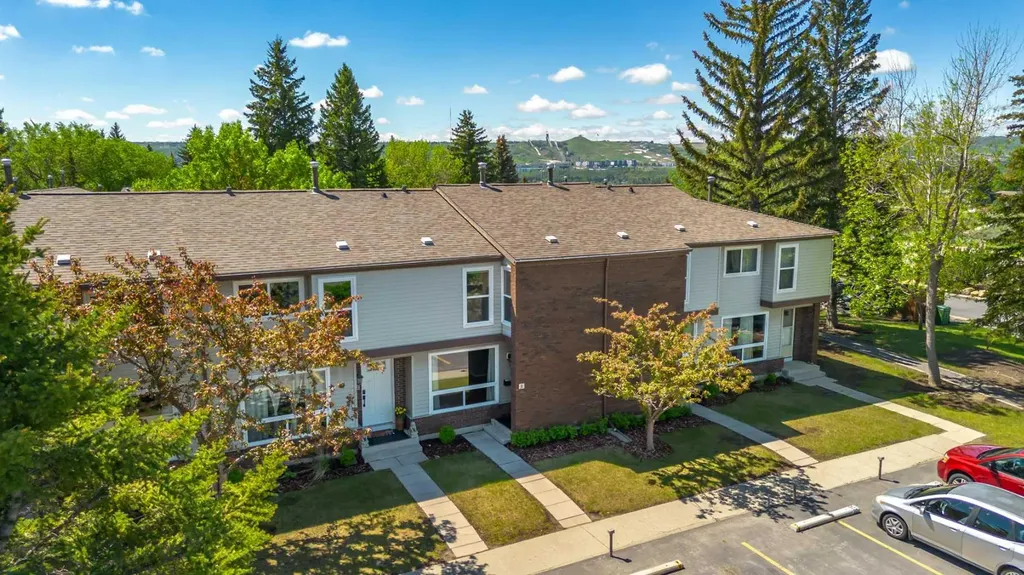 5625 Silverdale Drive NW Calgary AB T3B 4N5
