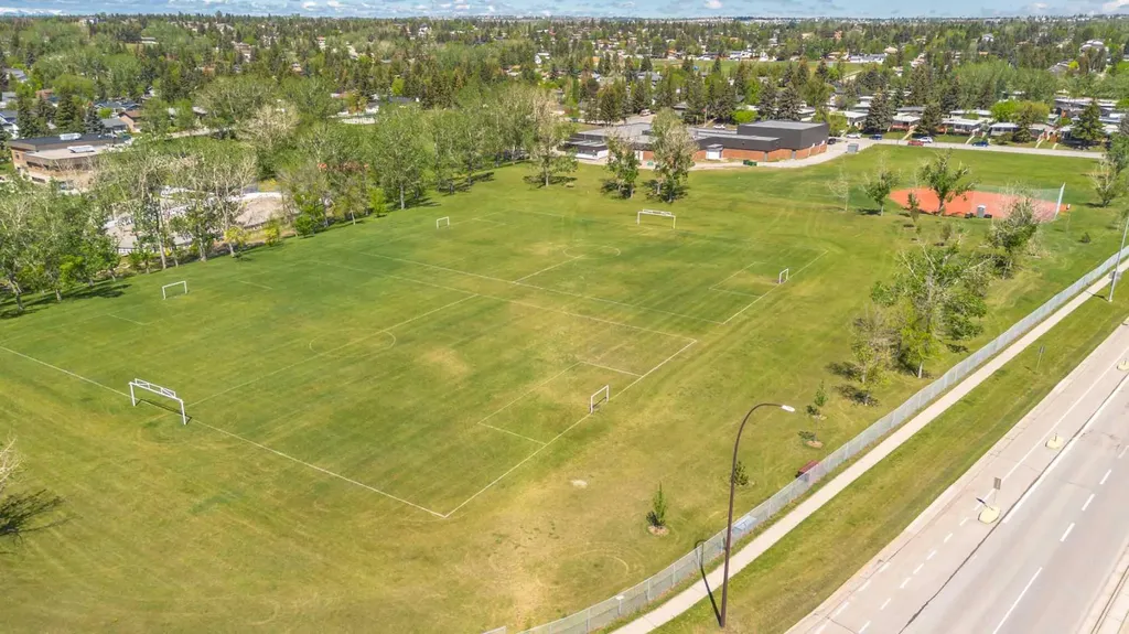 5625 Silverdale Drive NW Calgary AB T3B 4N5