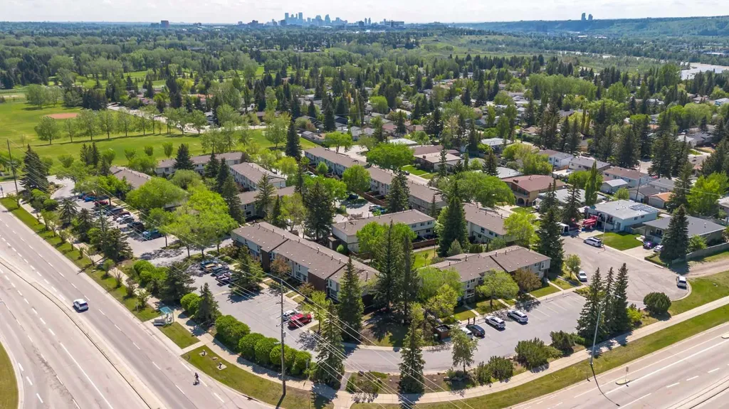 5625 Silverdale Drive NW Calgary AB T3B 4N5