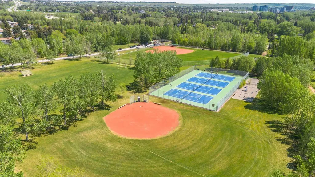 5625 Silverdale Drive NW Calgary AB T3B 4N5