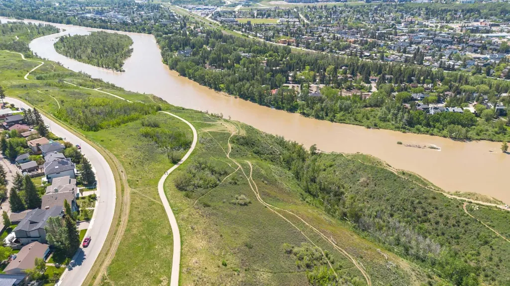 5625 Silverdale Drive NW Calgary AB T3B 4N5