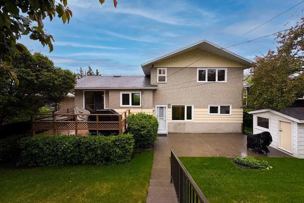 2960 Conrad Drive NW Calgary AB T2L 1B4