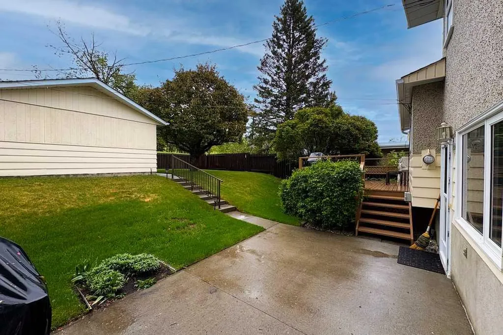 2960 Conrad Drive NW Calgary AB T2L 1B4