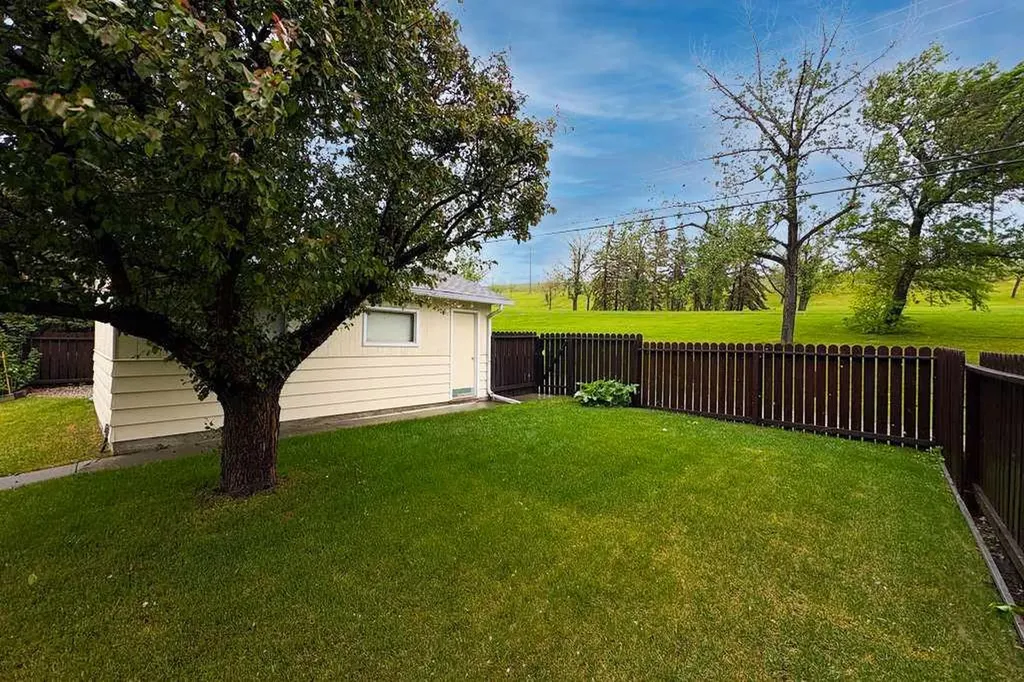 2960 Conrad Drive NW Calgary AB T2L 1B4