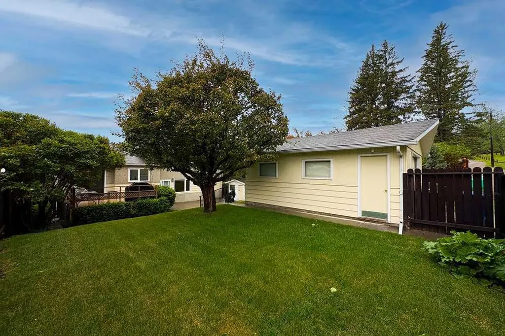 2960 Conrad Drive NW Calgary AB T2L 1B4