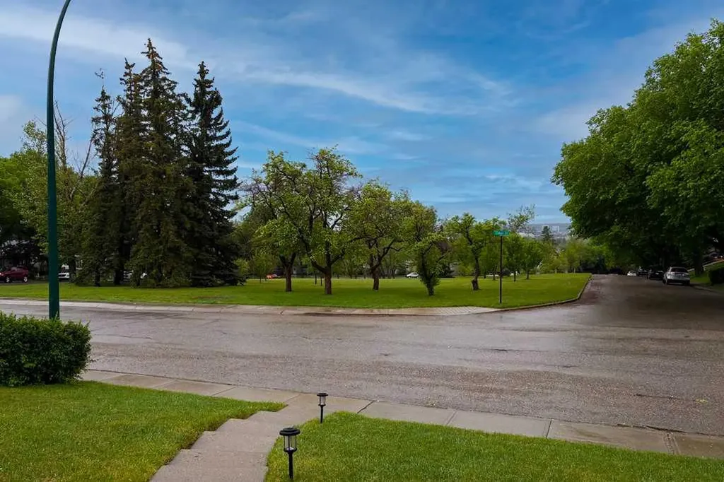 2960 Conrad Drive NW Calgary AB T2L 1B4