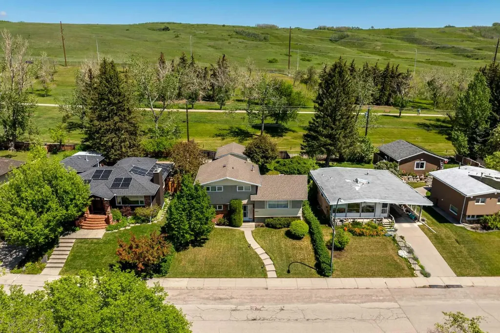2960 Conrad Drive NW Calgary AB T2L 1B4