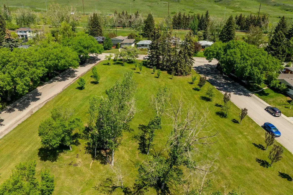 2960 Conrad Drive NW Calgary AB T2L 1B4