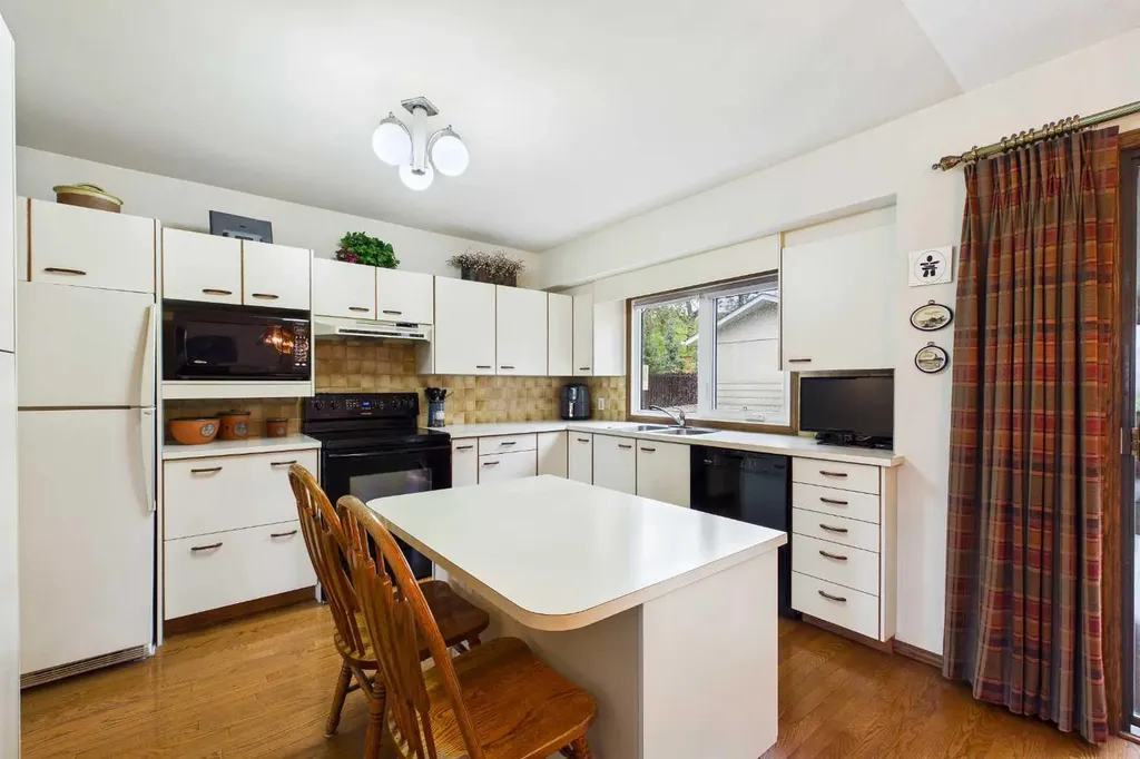 2960 Conrad Drive NW Calgary AB T2L 1B4