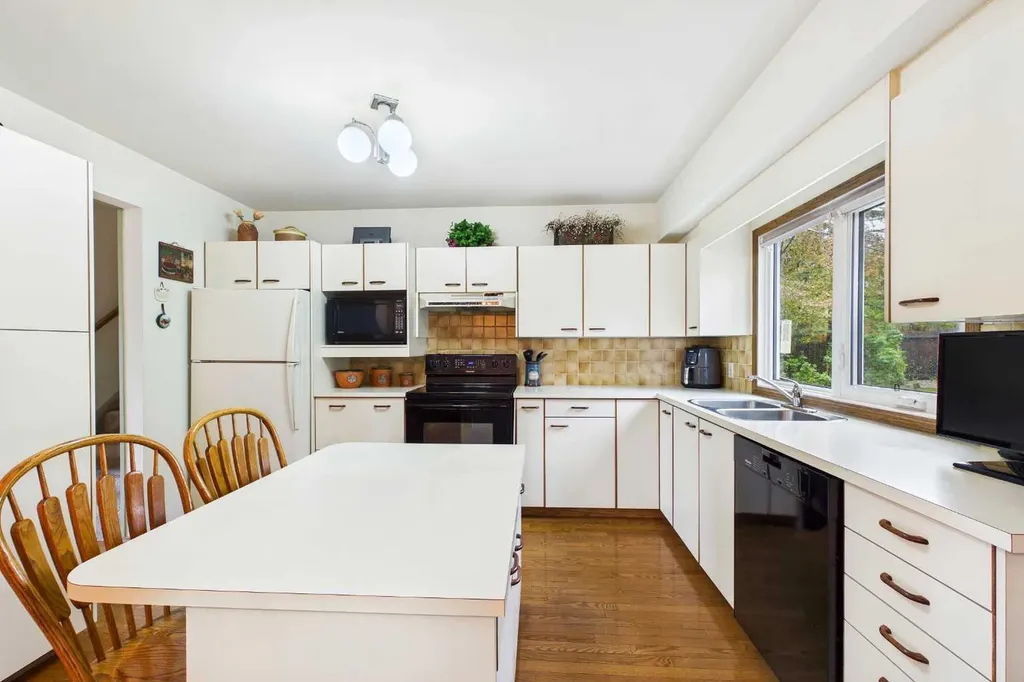 2960 Conrad Drive NW Calgary AB T2L 1B4