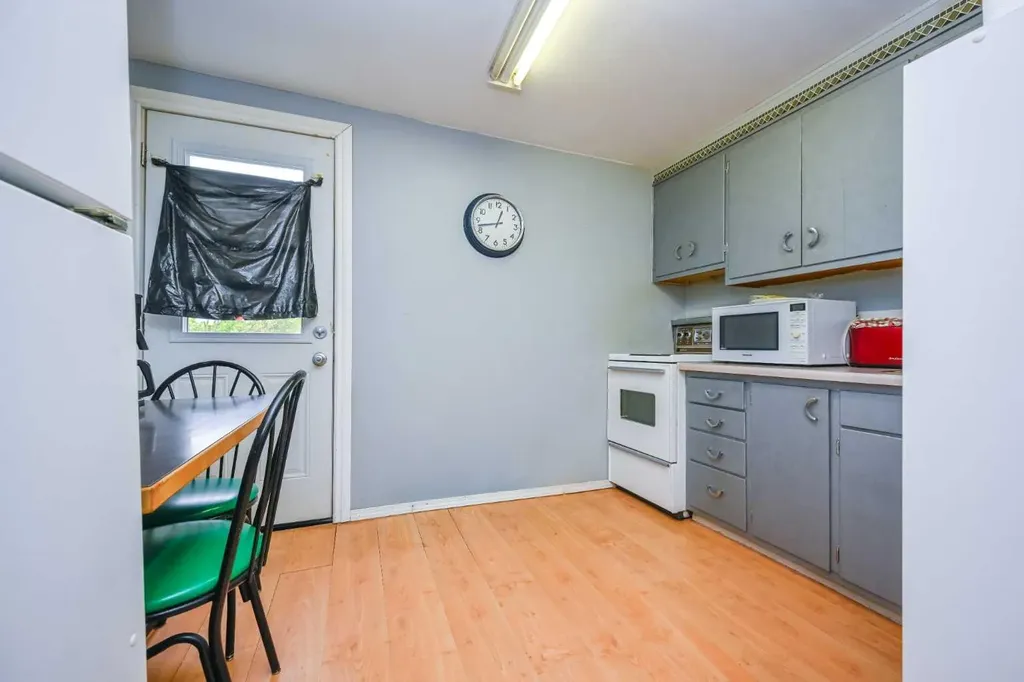 10112 104 Avenue SW Grande Prairie AB T8V 1E7