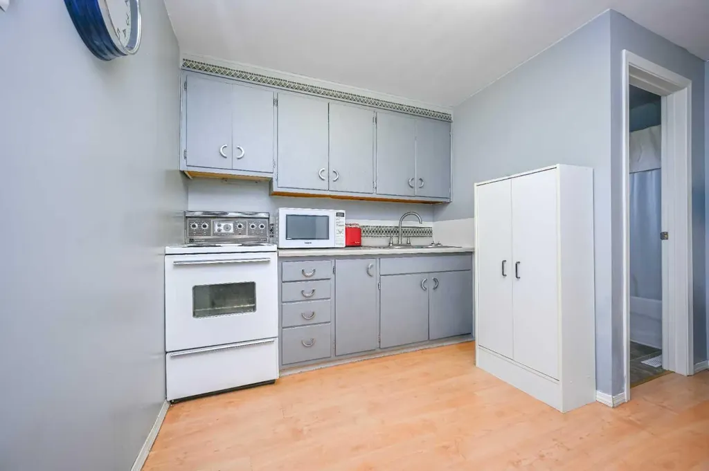 10112 104 Avenue SW Grande Prairie AB T8V 1E7