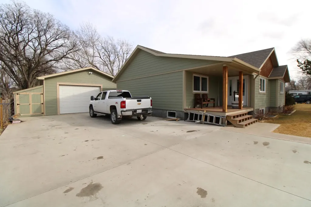 5715 56 Street Taber AB T1G 1L1