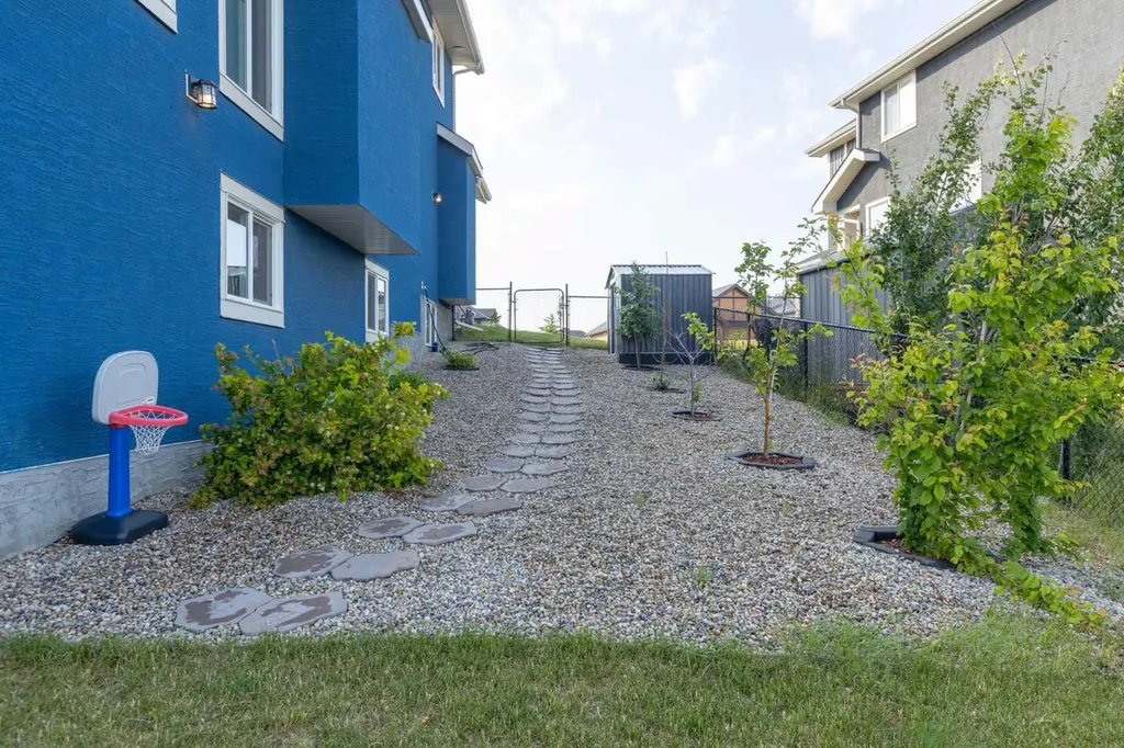 670 Muirfield Crescent Lyalta AB T0J1Y1