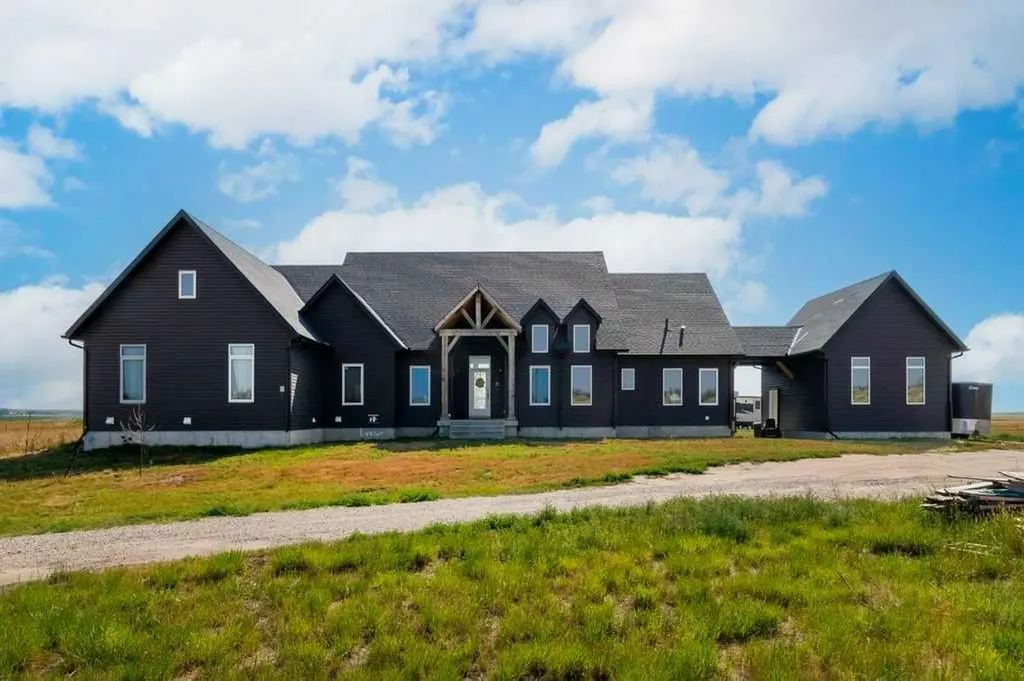 242017 Township Road 232 Rural Wheatland County AB T1P 1J6