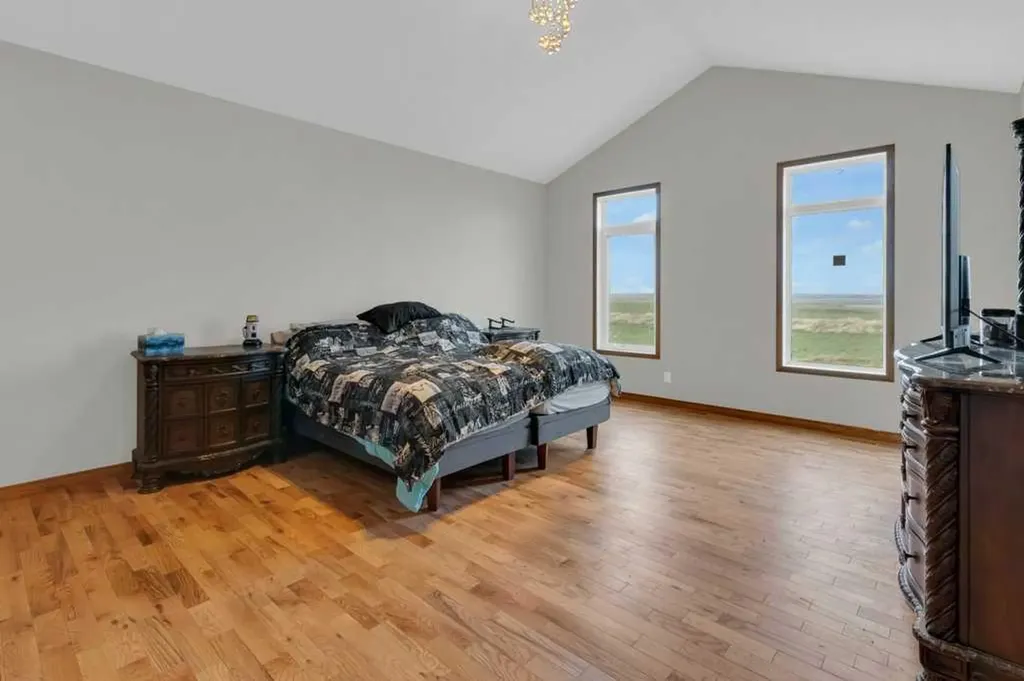 242017 Township Road 232 Rural Wheatland County AB T1P 1J6