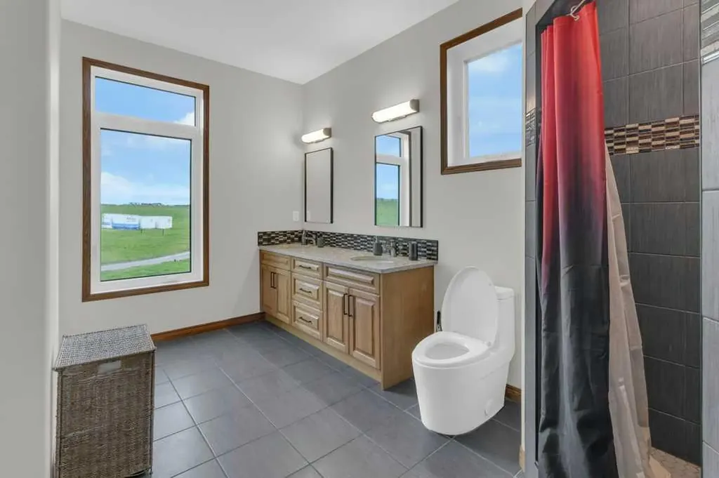 242017 Township Road 232 Rural Wheatland County AB T1P 1J6