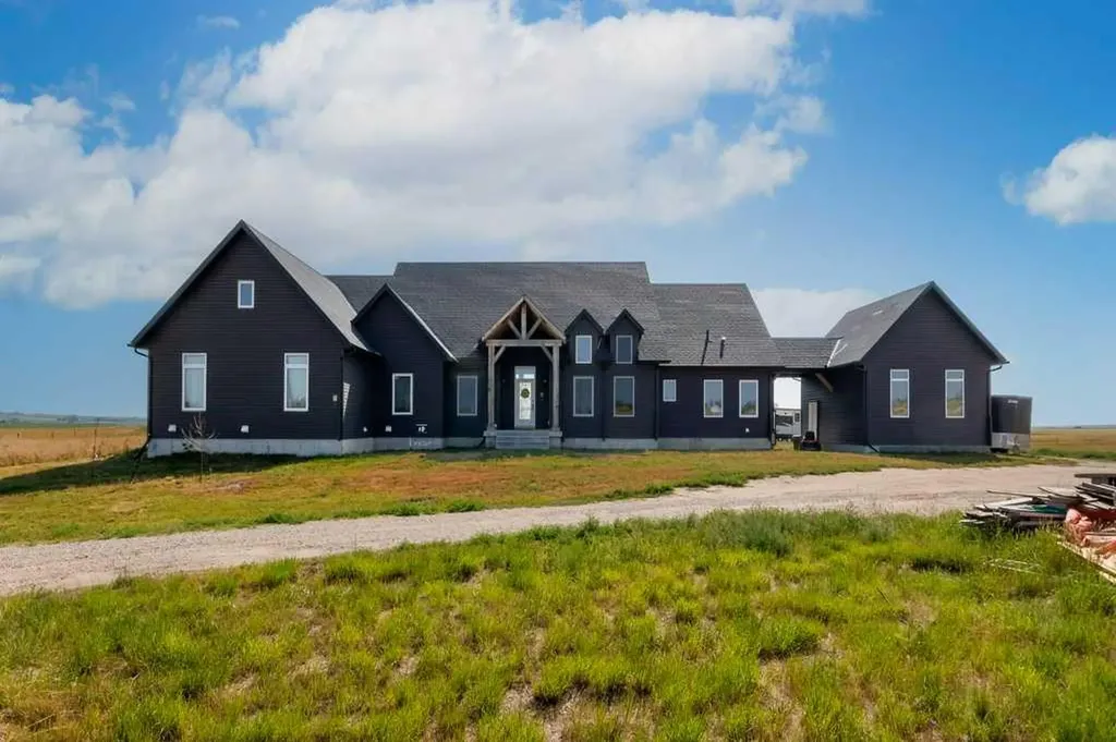 242017 Township Road 232 Rural Wheatland County AB T1P 1J6
