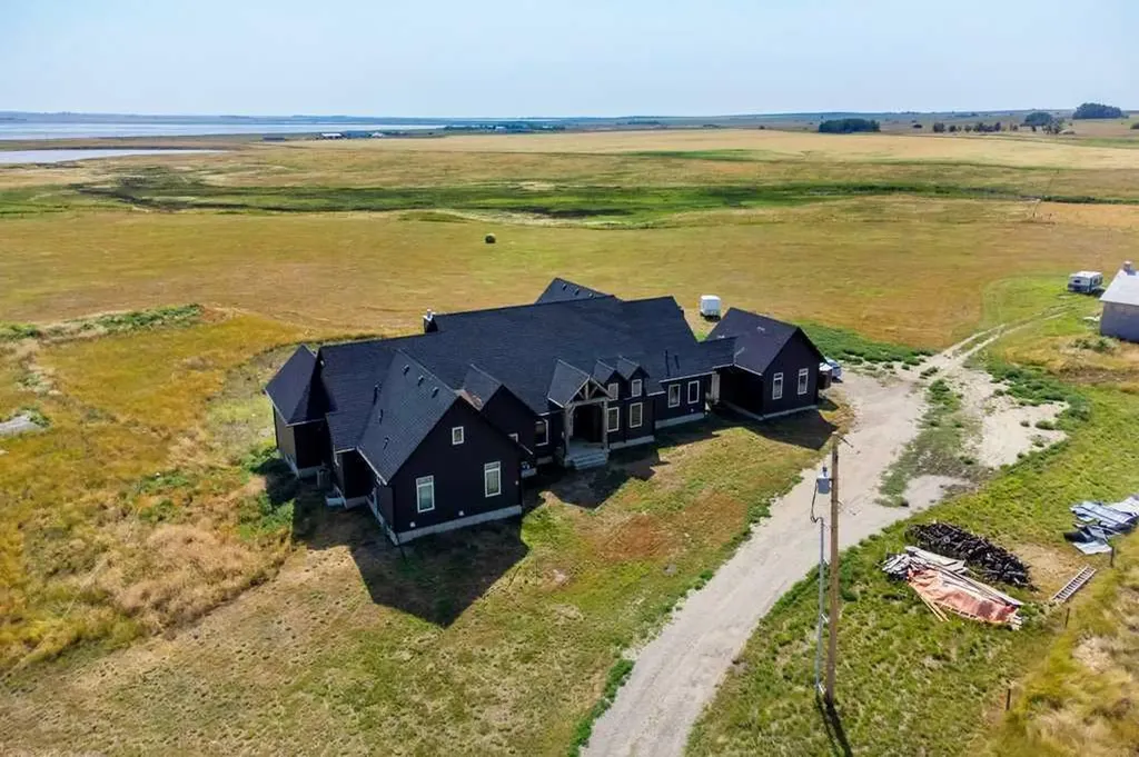 242017 Township Road 232 Rural Wheatland County AB T1P 1J6