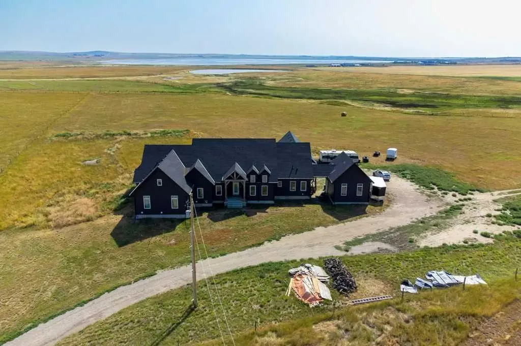 242017 Township Road 232 Rural Wheatland County AB T1P 1J6
